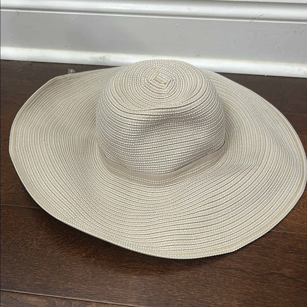 Elegant Cream Wide-Brimmed Hat